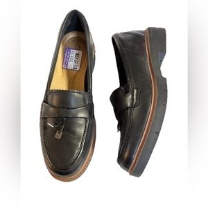 Clarks Black Leather women’s chunky Loafers size 9